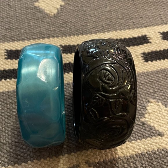 🌻2 for $15🌻 Blue Lucite Bangle Set - Picture 2 of 3